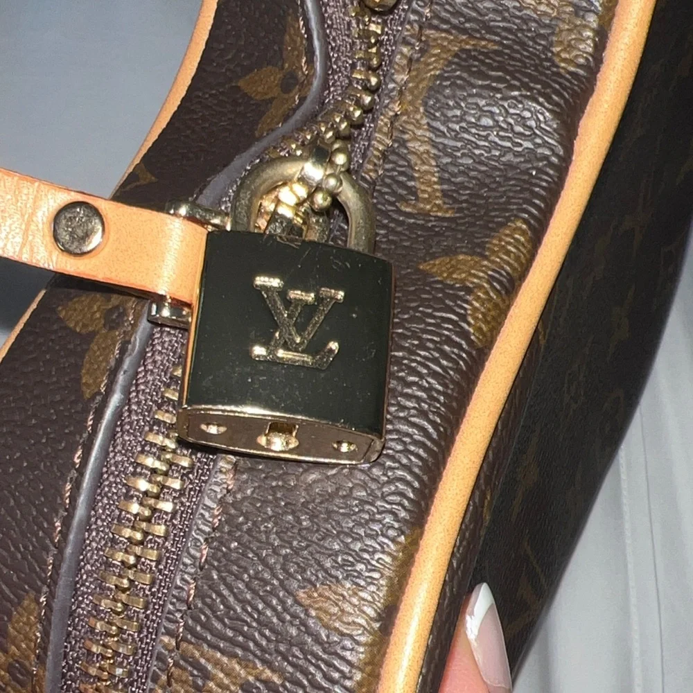 Louis Vuitton Heart-Shaped Monogram Crossbody Bag with Red Accent - Picture 14 of 17